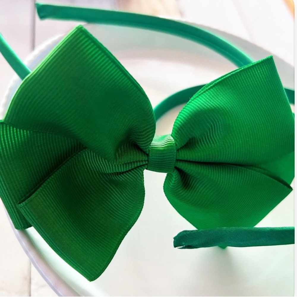 Child St. Patrick’s Day green grosgrain ribbon hair bow headband NEW